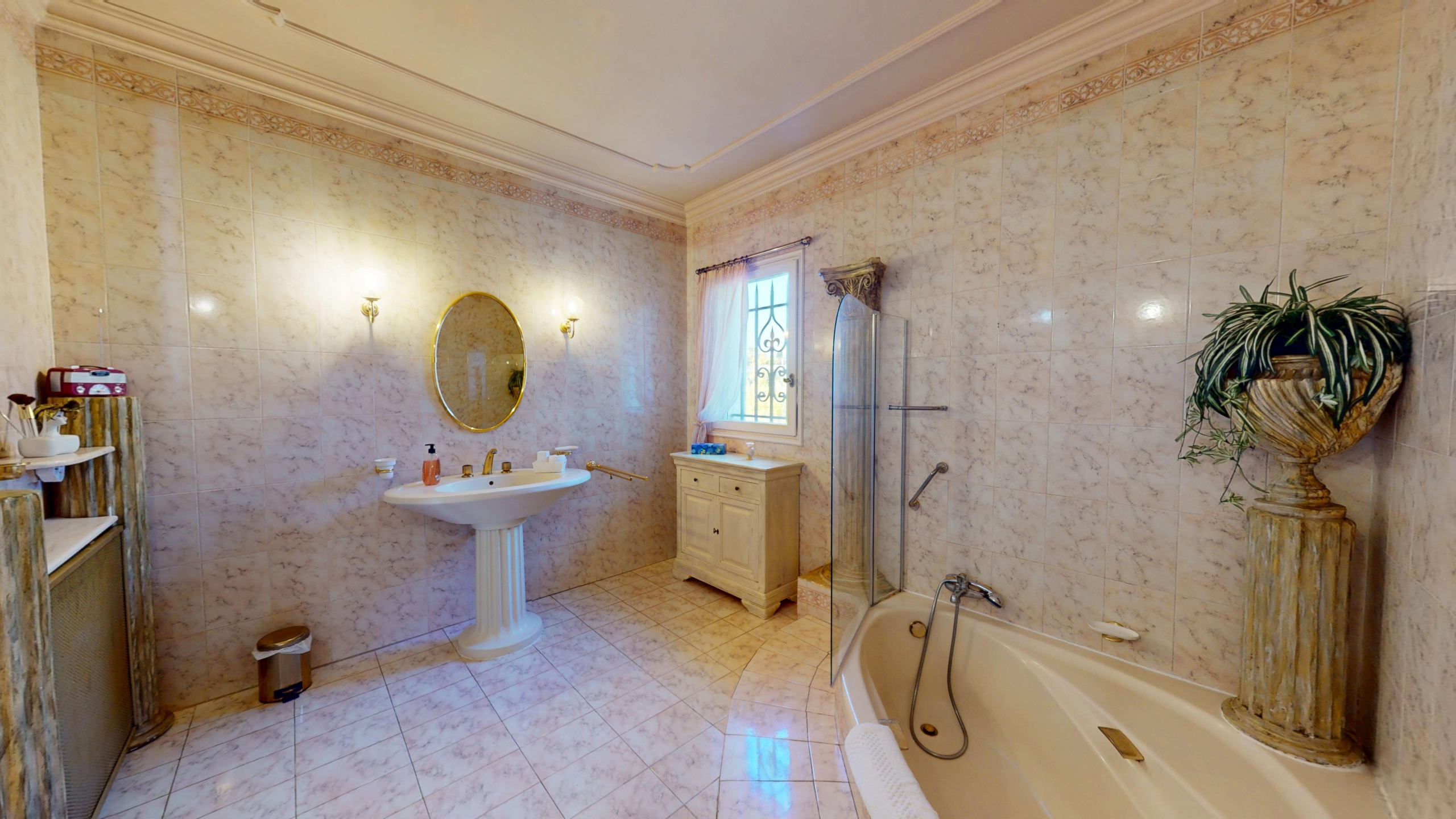 Propriété de caractère avec piscine et vue sur le Château