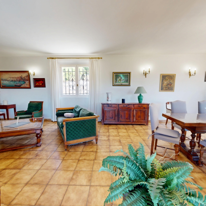 Propriété de caractère avec piscine et vue sur le Château