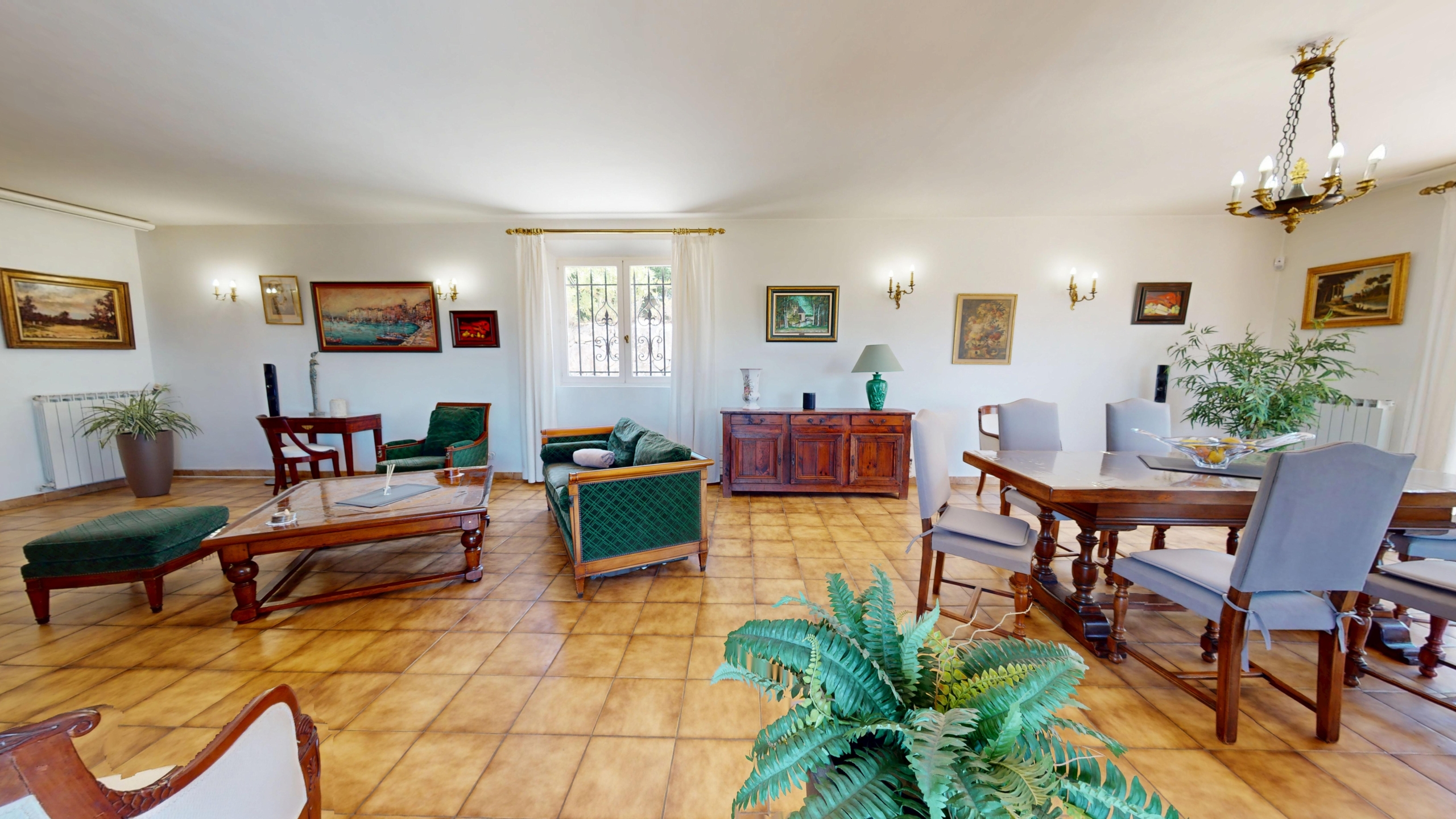 Propriété de caractère avec piscine et vue sur le Château